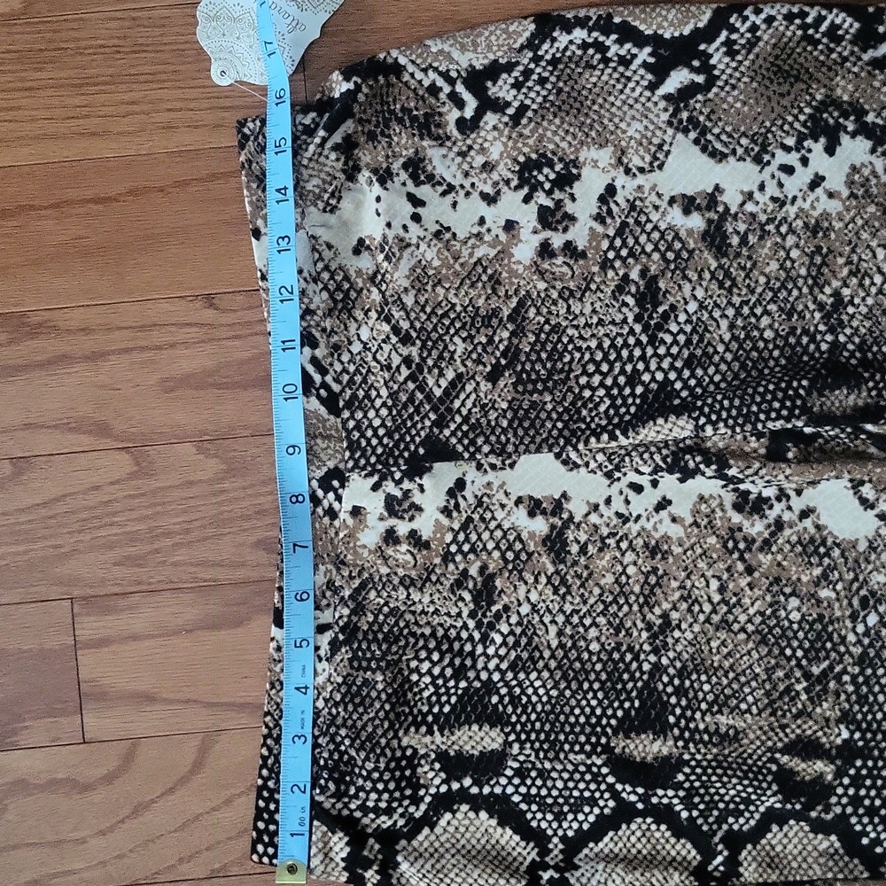 Altar'd State Flare Snake Print Flare Pants Leggings Sz L - Picture 8 of 13